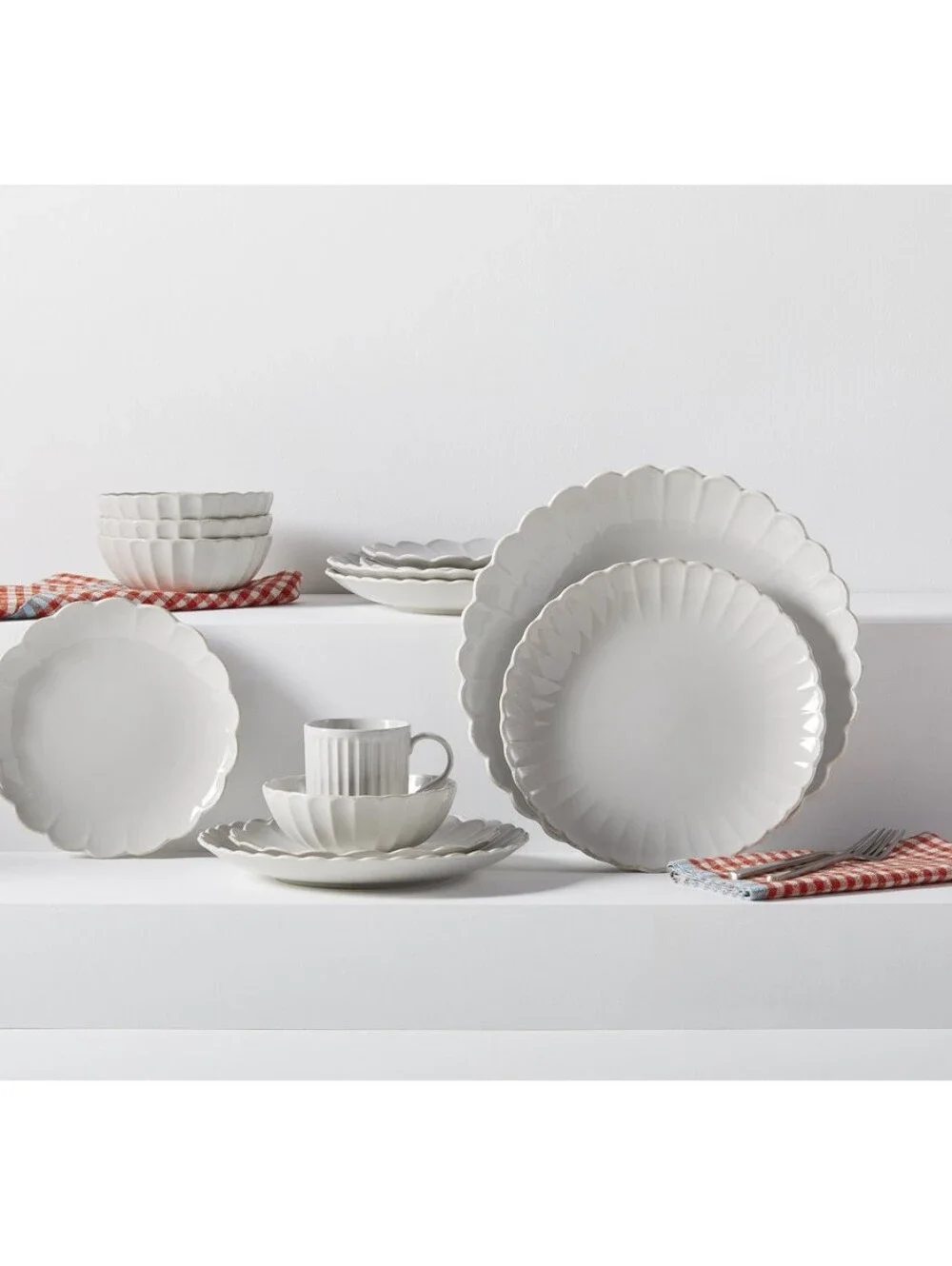Lenox French Perle Scallop 12 Piece Dinnerware Set, Service for 4